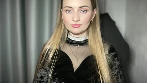 Snapshot of viola_1 chatting on December 28, 11:48 pm Funny girl online show from December 28, 11:48 pm