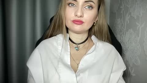 Snapshot of viola_1 chatting on December 29, 10:03 pm Funny girl online show from December 29, 10:03 pm