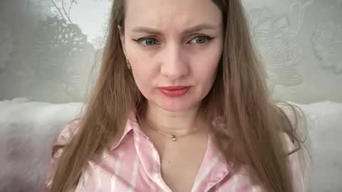 Snapshot of viola_1 chatting on March 1, 12:07 pm Funny girl online show from March 1, 12:07 pm