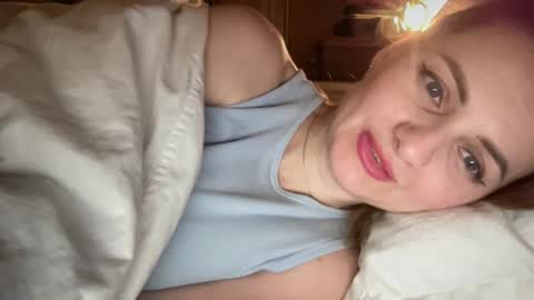 Snapshot of viola_1 chatting on March 7, 1:35 am Funny girl online show from March 7, 1:35 am