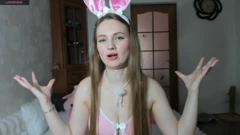 Snapshot of viola_1 chatting on April 6, 3:15 am Funny girl online show from April 6, 3:15 am