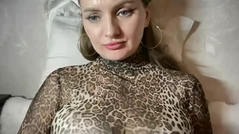 Snapshot of viola_1 chatting on April 14, 11:44 pm Funny girl online show from April 14, 11:44 pm