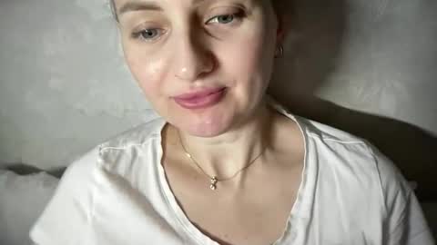 Snapshot of viola_1 chatting on April 19, 9:06 pm Funny girl online show from April 19, 9:06 pm