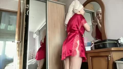 Snapshot of viola_1 chatting on April 26, 3:37 am Funny girl online show from April 26, 3:37 am