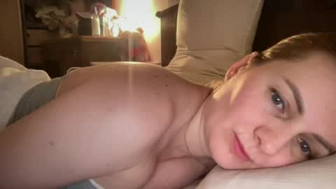 Snapshot of viola_1 chatting on June 10, 11:03 pm Funny girl online show from June 10, 11:03 pm