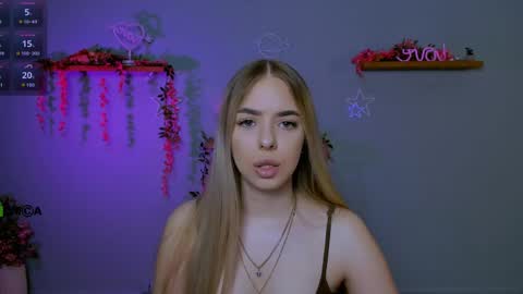 Snapshot of viola_sweet_ chatting on May 31, 8:43 am viola_sweet_ online show from May 31, 8:43 am