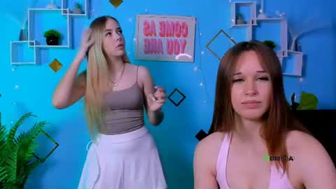 viola_sweet_ online show from July 1, 9:22 am