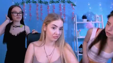 viola_sweet_ online show from July 4, 8:20 am