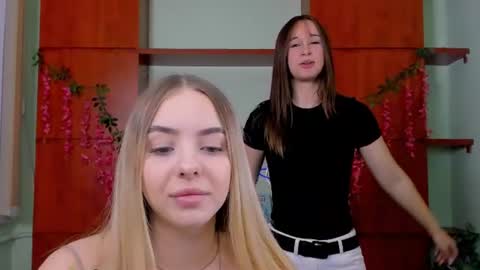 viola_sweet_ online show from July 19, 8:40 am