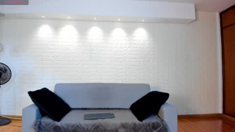 Snapshot of violeet_scott chatting on January 14, 10:48 am Violett Everyday From 0530 to 1430 Col Time online show from January 14, 10:48 am