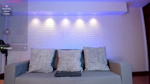 Snapshot of violeet_scott chatting on January 16, 4:50 pm Violett Everyday From 0530 to 1430 Col Time online show from January 16, 4:50 pm