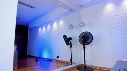 Snapshot of violeet_scott chatting on January 21, 1:43 pm Violett Everyday From 0530 to 1430 Col Time online show from January 21, 1:43 pm