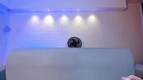 Snapshot of violeet_scott chatting on January 25, 10:51 am Violett Everyday From 0530 to 1430 Col Time online show from January 25, 10:51 am