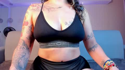 Snapshot of violeet_scott chatting on January 27, 4:54 pm Violett Everyday From 0530 to 1430 Col Time online show from January 27, 4:54 pm