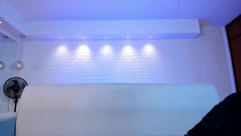 Snapshot of violeet_scott chatting on February 21, 1:55 pm Violett Everyday From 0530 to 1430 Col Time online show from February 21, 1:55 pm