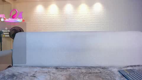 Snapshot of violeet_scott chatting on February 26, 1:52 pm Violett Everyday From 0530 to 1430 Col Time online show from February 26, 1:52 pm