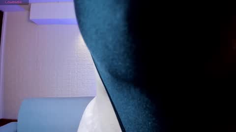 Snapshot of violeet_scott chatting on March 4, 10:46 am Violett Everyday From 0530 to 1430 Col Time online show from March 4, 10:46 am