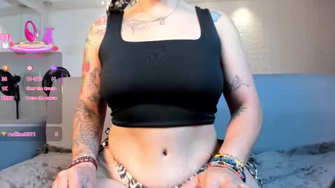 Snapshot of violeet_scott chatting on March 11, 5:02 pm Violett Everyday From 0530 to 1430 Col Time online show from March 11, 5:02 pm