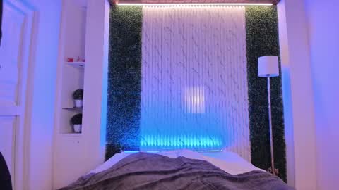 Snapshot of violeet_scott chatting on September 15, 10:37 am Violett Everyday From 0530 to 1430 Col Time online show from September 15, 10:37 am