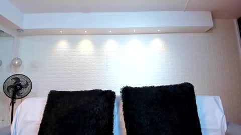 Snapshot of violeet_scott chatting on September 24, 10:51 am Violett Everyday From 0530 to 1430 Col Time online show from September 24, 10:51 am