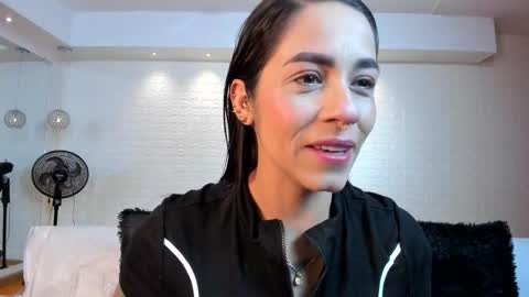 Snapshot of violeet_scott chatting on October 1, 10:54 am Violett Everyday From 0530 to 1430 Col Time online show from October 1, 10:54 am