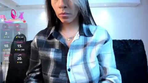 Snapshot of violeet_scott chatting on October 6, 10:45 am Violett Everyday From 0530 to 1430 Col Time online show from October 6, 10:45 am