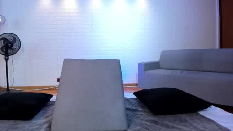 Snapshot of violeet_scott chatting on October 22, 10:37 am Violett Everyday From 0530 to 1430 Col Time online show from October 22, 10:37 am