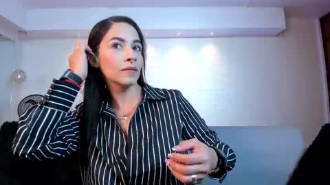 Snapshot of violeet_scott chatting on November 19, 10:37 am Violett Everyday From 0530 to 1430 Col Time online show from November 19, 10:37 am