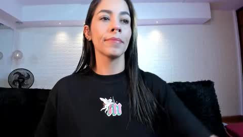 Snapshot of violeet_scott chatting on November 20, 10:37 am Violett Everyday From 0530 to 1430 Col Time online show from November 20, 10:37 am