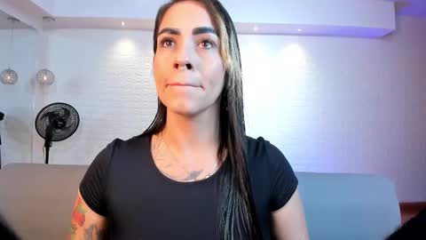 Snapshot of violeet_scott chatting on November 25, 10:37 am Violett Everyday From 0530 to 1430 Col Time online show from November 25, 10:37 am