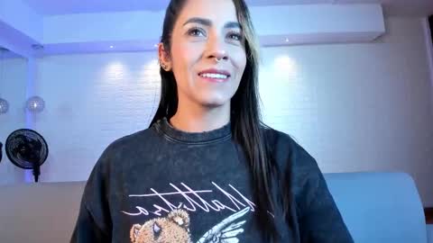 Snapshot of violeet_scott chatting on November 29, 10:40 am Violett Everyday From 0530 to 1430 Col Time online show from November 29, 10:40 am