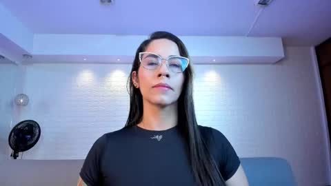 Snapshot of violeet_scott chatting on December 4, 10:35 am Violett Everyday From 0530 to 1430 Col Time online show from December 4, 10:35 am