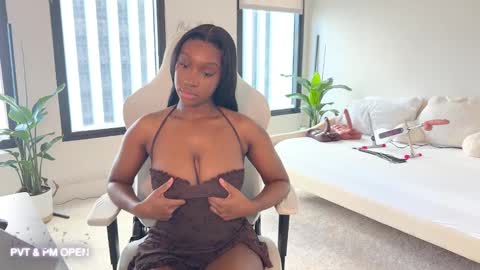 Fantasy Black Girl online show from February 2, 9:23 pm