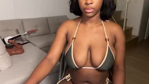 Fantasy Black Girl online show from September 16, 4:13 am
