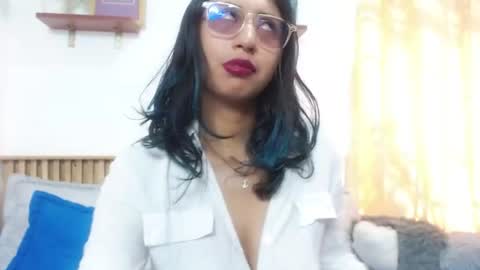 V I O L E T  online show from June 25, 3:05 pm
