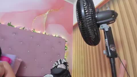 violet__taylor_ online show from June 18, 9:14 am