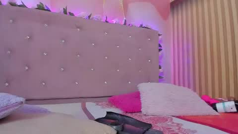 violet__taylor_ online show from July 1, 2:24 am