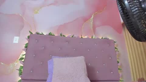 violet__taylor_ online show from July 22, 2:25 am