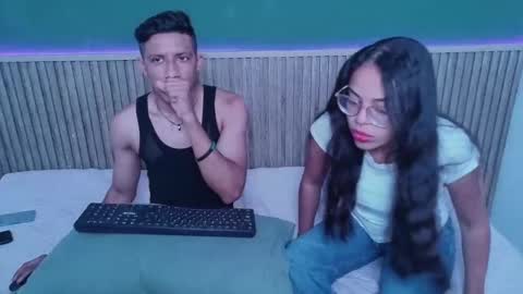 Snapshot of violet_and_dylan chatting on December 5, 12:14 pm violet_and_dylan online show from December 5, 12:14 pm