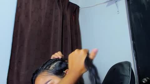 Violet and Myers online show from March 22, 8:12 pm