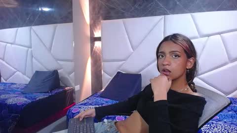 Snapshot of violet_angel13 chatting on March 14, 2:00 pm Violet online show from March 14, 2:00 pm