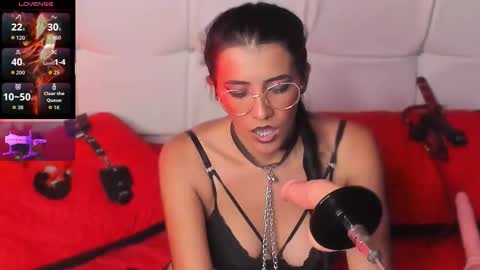 Violet online show from November 20, 4:40 pm