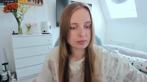 Violet online show from April 2, 1:20 pm