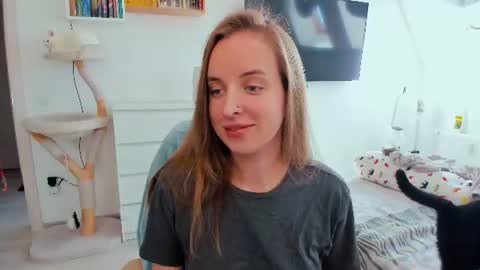 Snapshot of violet_blue_eyes chatting on June 22, 2:14 pm Violet online show from June 22, 2:14 pm