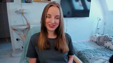 Snapshot of violet_blue_eyes chatting on June 23, 11:41 am Violet online show from June 23, 11:41 am