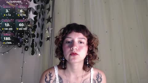 Snapshot of violet_bluee chatting on April 1, 5:19 am Violet online show from April 1, 5:19 am