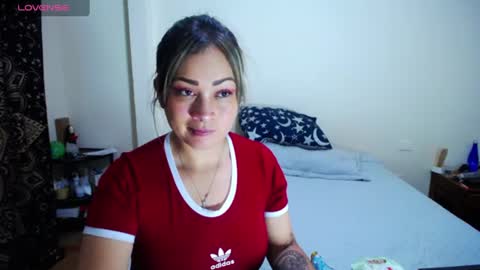 Snapshot of violet_bosh1 chatting on June 12, 7:46 pm violet_bosh1 online show from June 12, 7:46 pm