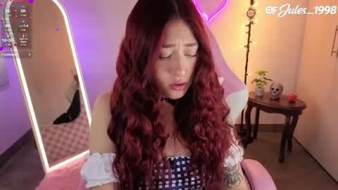 violet online show from March 4, 6:03 pm