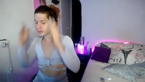 violet_hyuga online show from February 13, 2:18 am