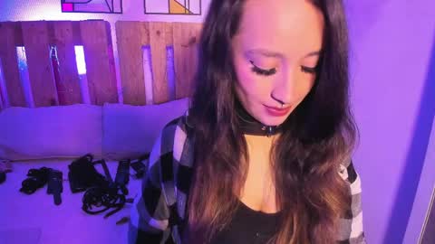 Snapshot of violet_jonesss chatting on April 9, 3:50 pm Violet Jones online show from April 9, 3:50 pm